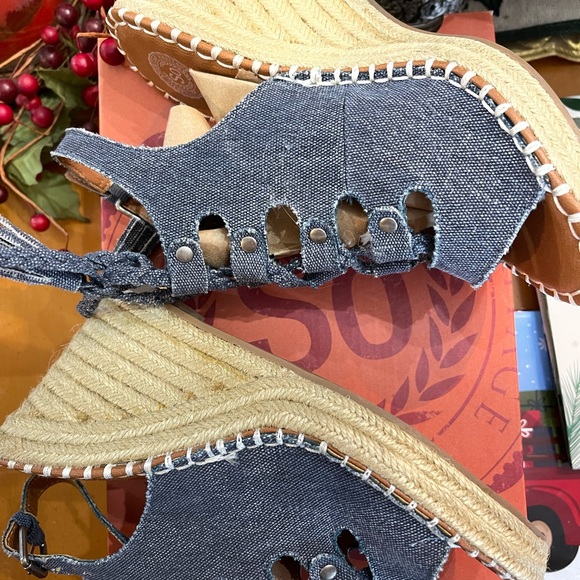 Denim Shoes Size 7 1/2 New in Box - Picture 3 of 5